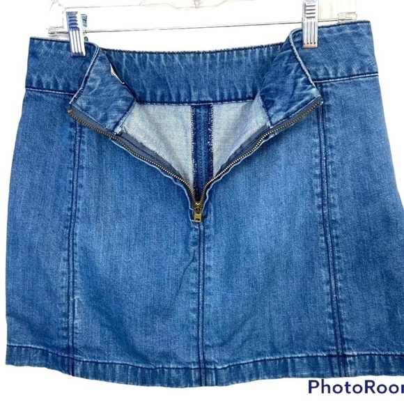 Free People  Zip to It Denim Jean Mini Skirt in Chloe Size 8 - Picture 6 of 9